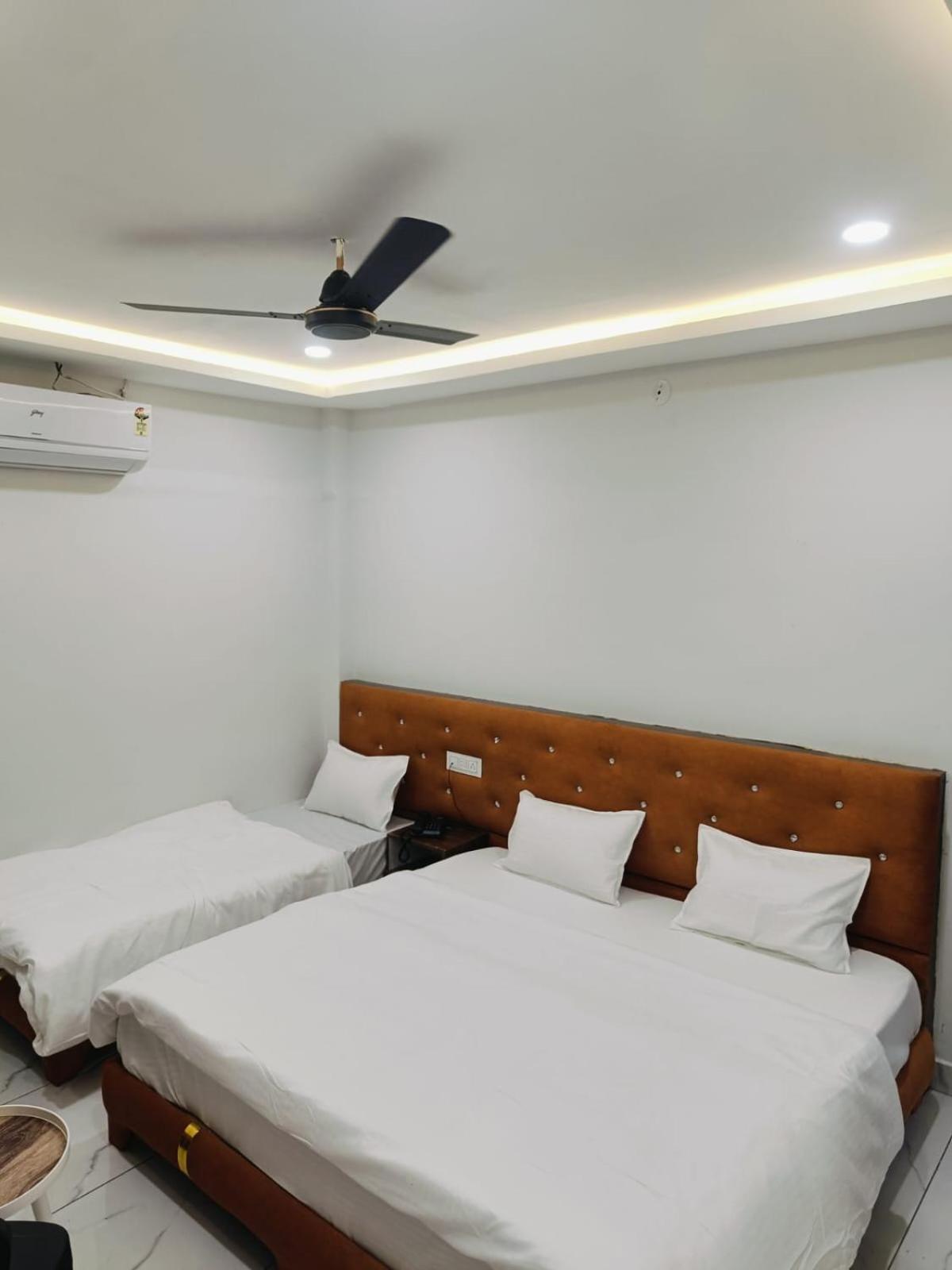 Hotel Shree Kedar Palace Ujjain Eksteriør bilde